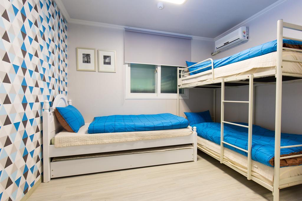 Oh Blue Guesthouse Сеул Стая снимка